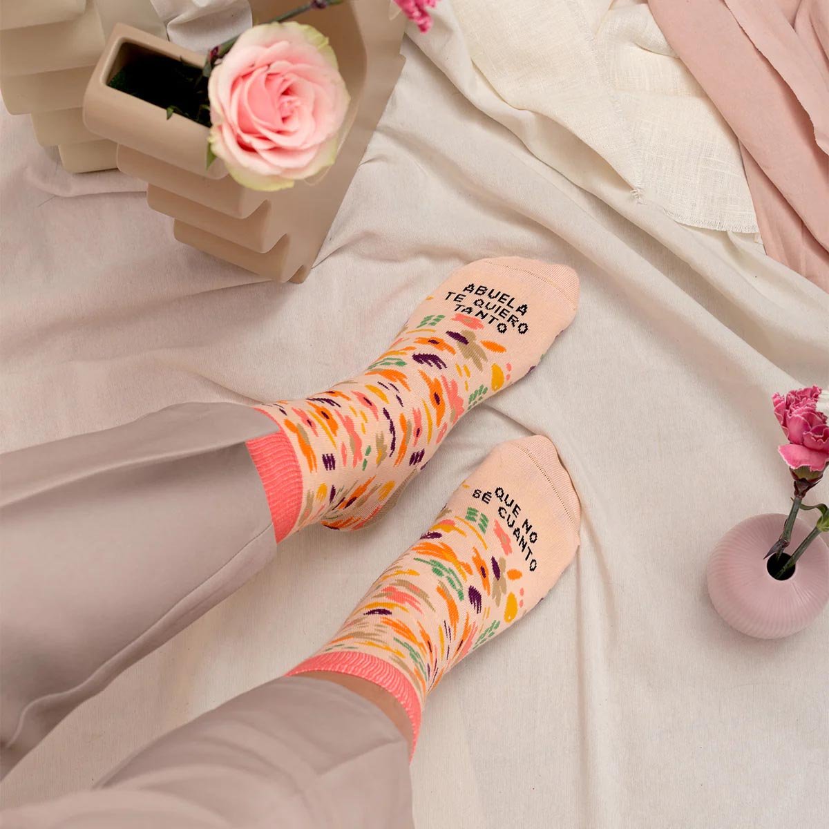 CALCETINES UO ·ABUELA, TE QUIERO TANTO, QUE NO SÉ CUÁNTO· - Happy Moments Baby