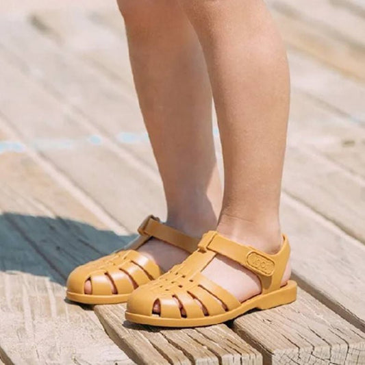 CANGREJERA INFANTIL CON VELCRO IGOR ·MOSTAZA· - Happy Moments Baby