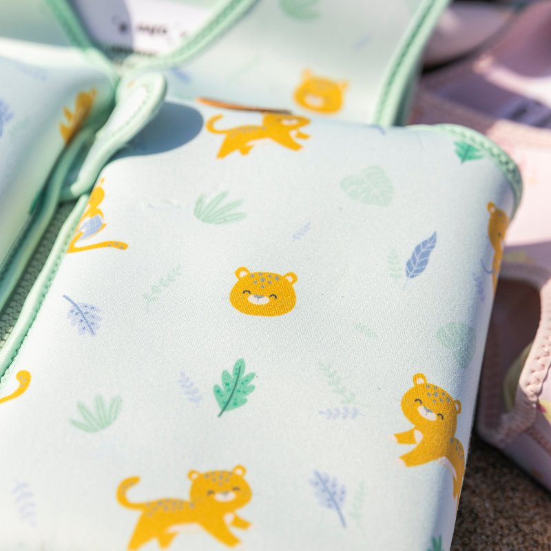 CHALECO FLOTADOR APRENDIZAJE SARO ·GUEPARDOS· - Happy Moments Baby