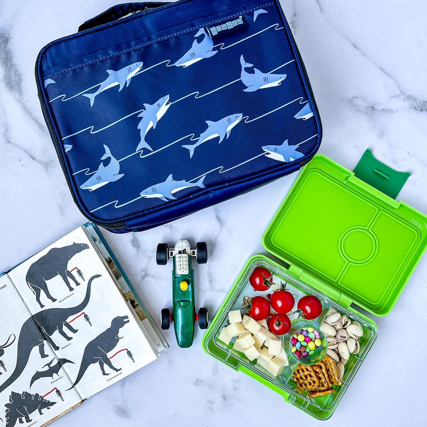 FIAMBRERA HERMÉTICA YUMBOX ·3 COMPARTIMENTOS JURASSIC GREEN DINOS· - Happy Moments Baby