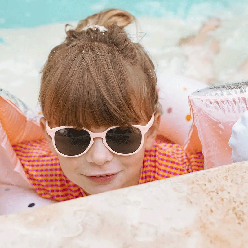 GAFAS FLEXIBLES DE PROTECCIÓN SOLAR (2 - 4 AÑOS) ·WAZZ BLUSH PINK· - Happy Moments Baby