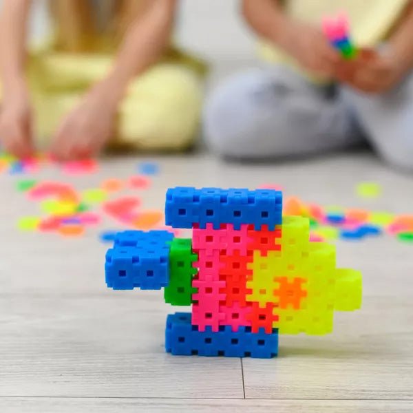 JUEGO DE CONSTRUCCIÓN BLOQUES MELI ·CAJA 500 PIEZAS BASIC NEÓN· - Happy Moments Baby