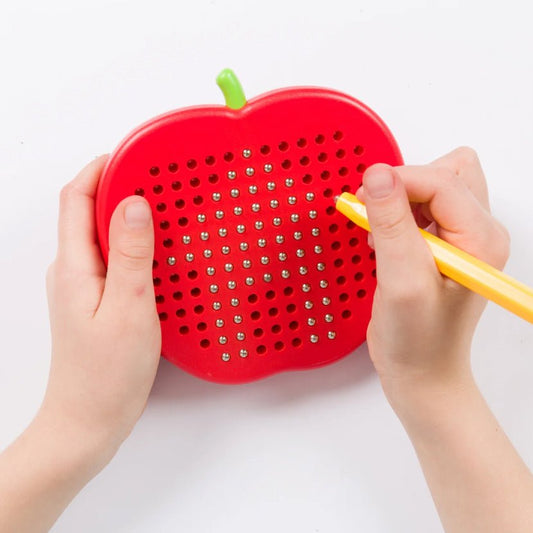 JUEGO MAGNÉTICO DE DIBUJO IMAPAD ·POCKET MANZANA· - Happy Moments Baby