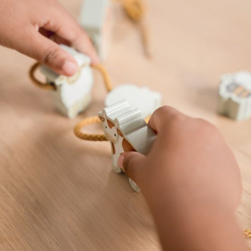 JUGUETE DE MADERA LITTLE DUTCH ·FIGURAS DE MADERA PARA ENLAZAR LITTLE FARM· - Happy Moments Baby