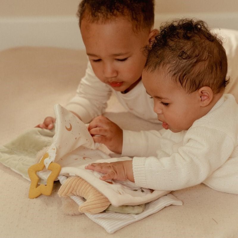 JUGUETE DE TELA LITTLE DUTCH ·LIBRO BLANDO ACTIVIDADES NEWBORN NATURALS· - Happy Moments Baby