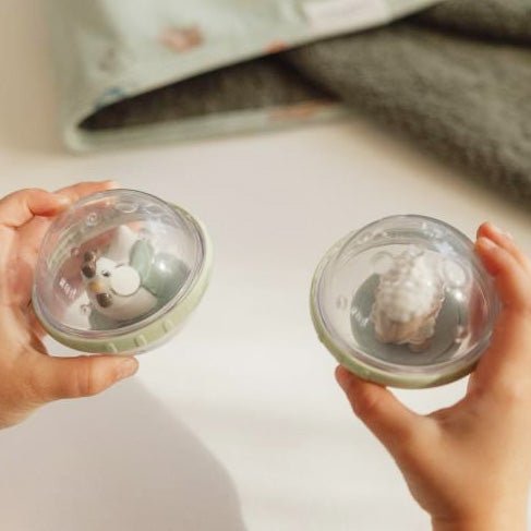 JUGUETE PARA EL BAÑO LITTLE DUTCH ·BOLAS GIRATORIAS LITTLE FARM· - Happy Moments Baby