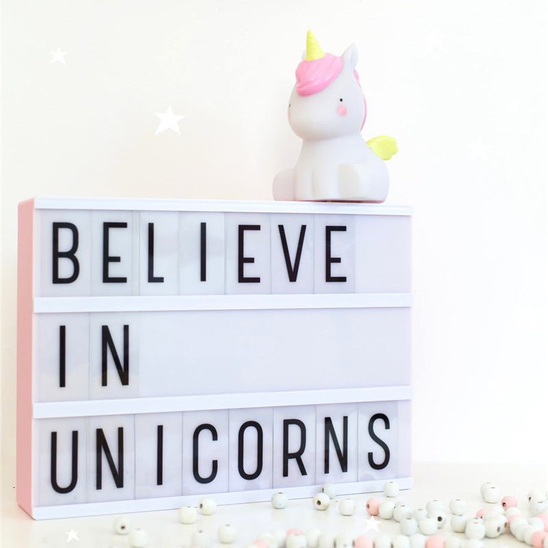 LAMPARITA DE COMPAÑÍA QUITAMIEDOS ·UNICORNIO· - Happy Moments Baby