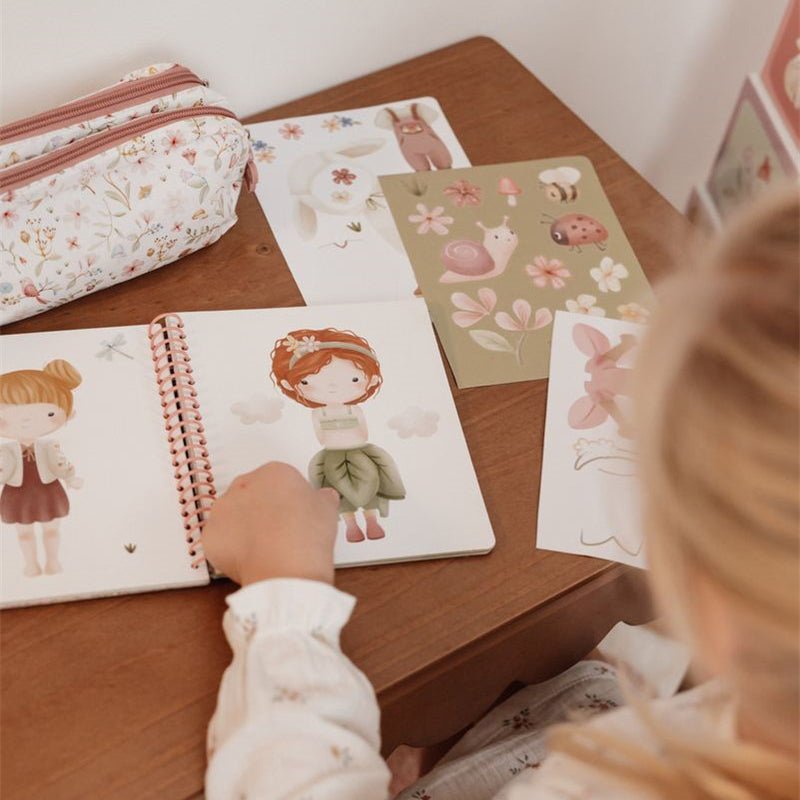 LIBRO MANUALIDADES LITTLE DUTCH ·VISTE A ROSA FAIRY GARDEN· - Happy Moments Baby