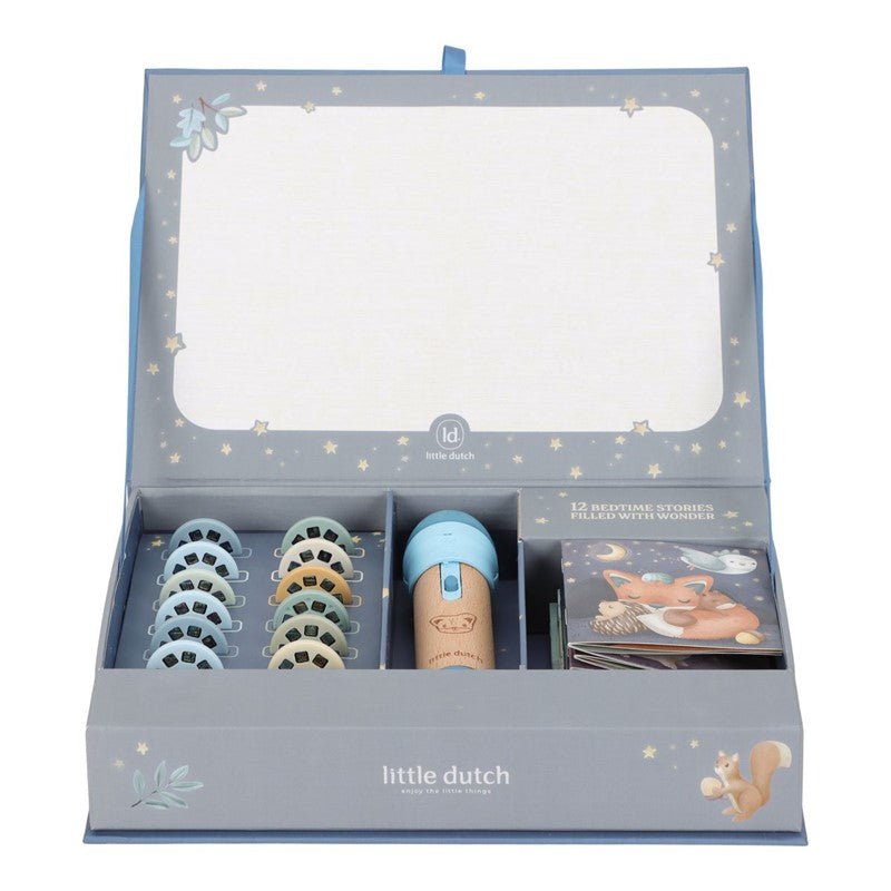 LINTERNA PROYECTOR DE CUENTOS LITTLE DUTCH ·AZUL· - Happy Moments Baby