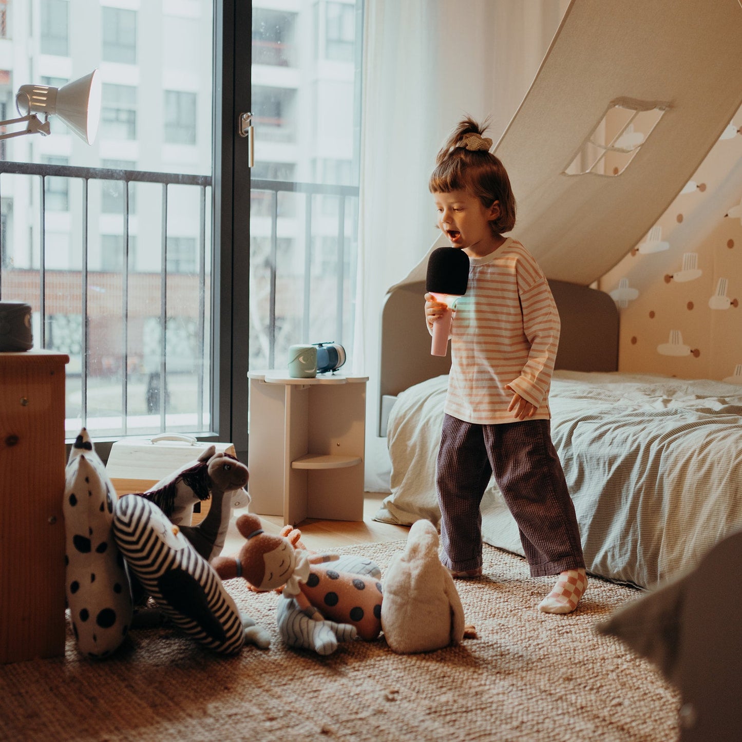 MICRÓFONO BLUETOOTH CON EFECTOS DE SONIDO INFANTIL ·KIDYMIC ROSA· - Happy Moments Baby