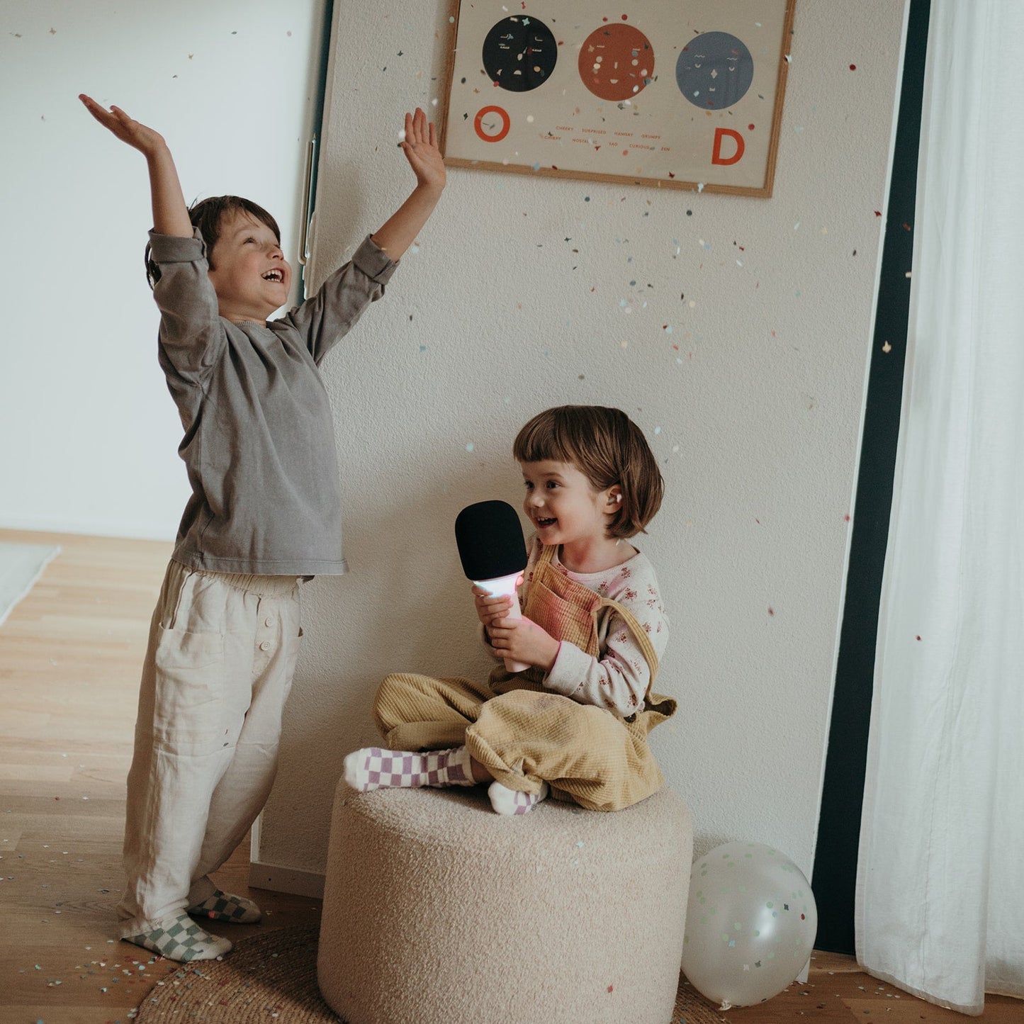 MICRÓFONO BLUETOOTH CON EFECTOS DE SONIDO INFANTIL ·KIDYMIC ROSA· - Happy Moments Baby