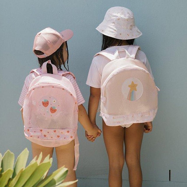 MOCHILA INFANTIL PLAYA ANTIARENA ·STRAWBERRIES· - Happy Moments Baby