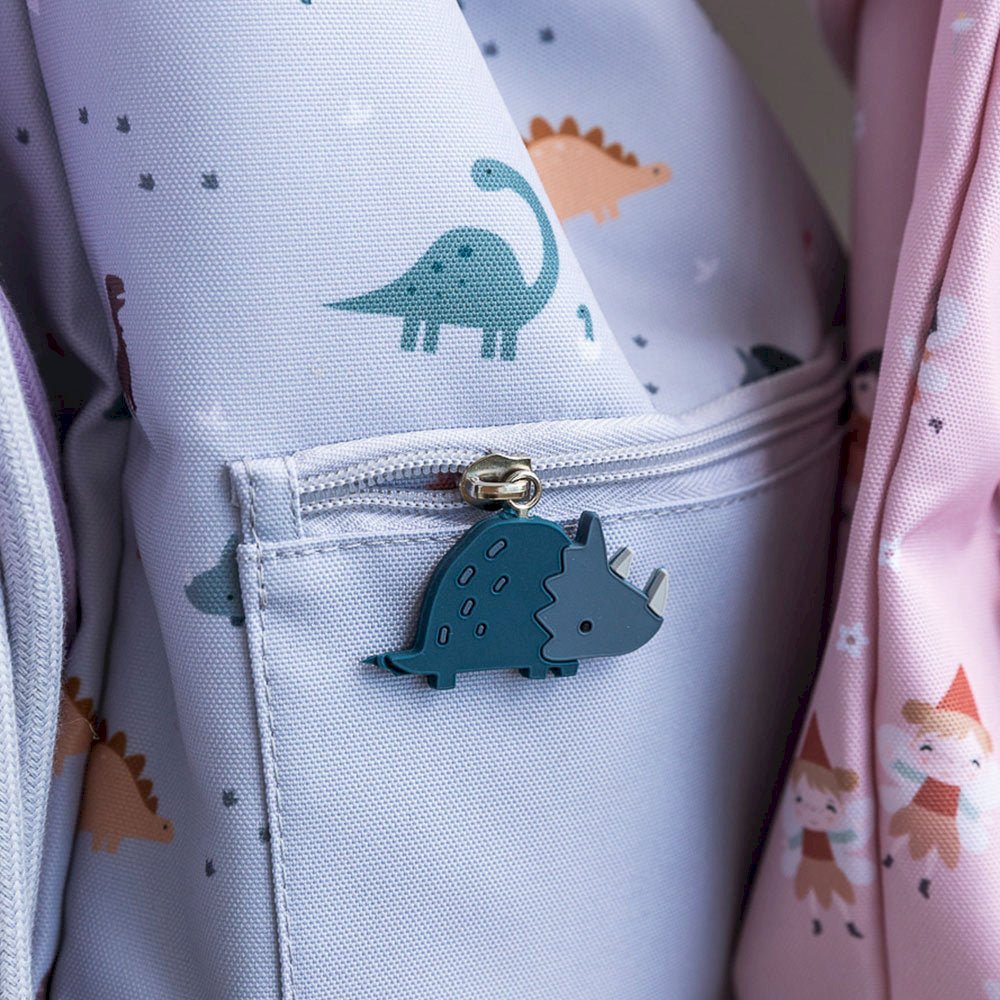 MOCHILA SACO IMPERMEABLE TUTETE ·DINOS WORLD· - Happy Moments Baby