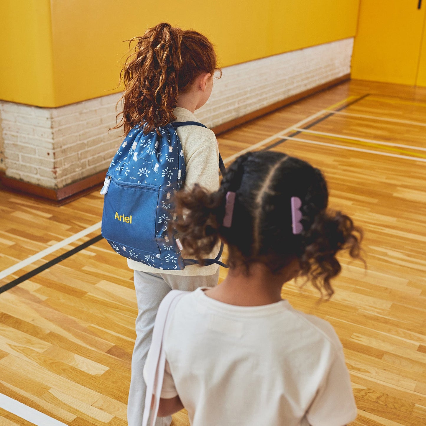 MOCHILA SACO IMPERMEABLE TUTETE ·FUNNY LETTERS· - Happy Moments Baby