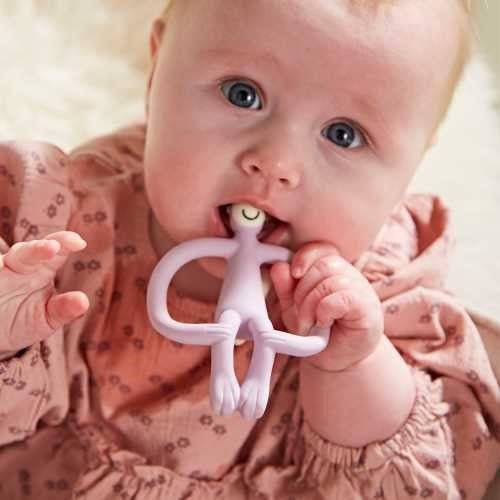 MORDEDOR MONO MATCHSTICK MONKEY ·LILA· - Happy Moments Baby