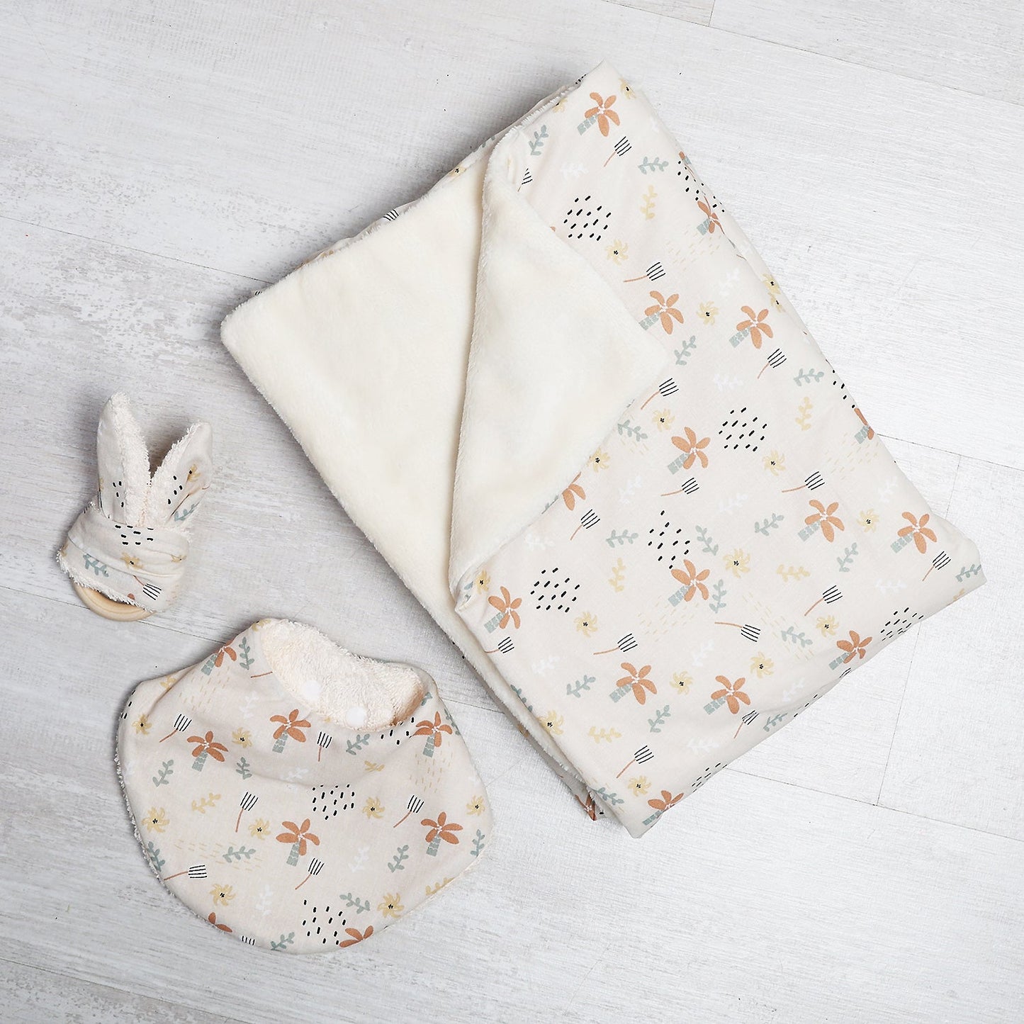 PACK NEWBORN: BANDANA MORDEDOR Y MANTA ·SOFT· - Happy Moments Baby