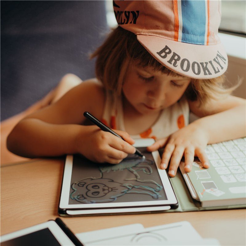 TABLETA DIGITAL DE DIBUJO INFANTIL ·KIDYDRAW MINI VIAJES· - Happy Moments Baby