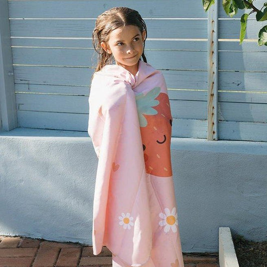 TOALLA PLAYA MICROFIBRA TUTETE ·STRAWBERRIES· - Happy Moments Baby