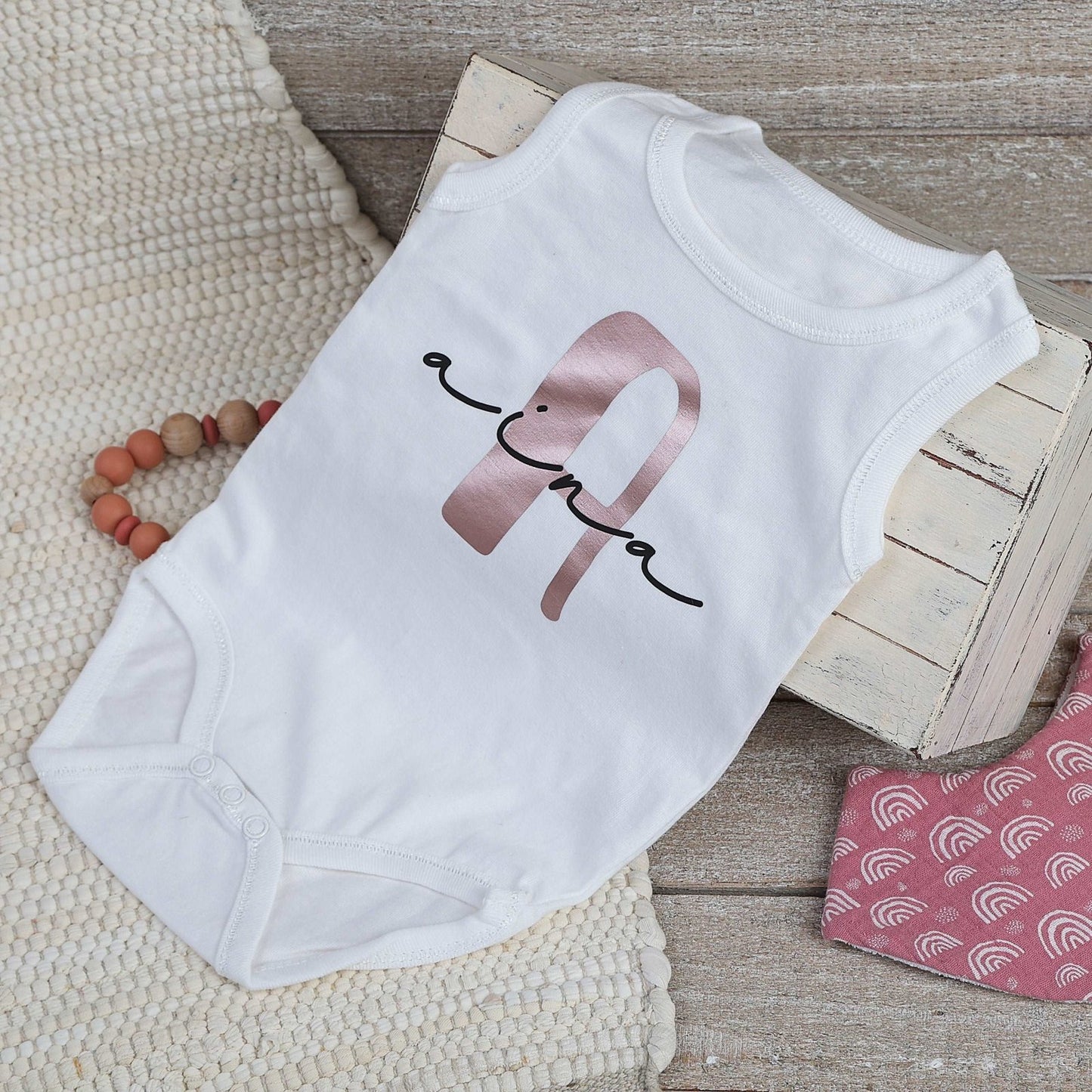 BODY INICIAL Y NOMBRE ROSE - Happy Moments Baby
