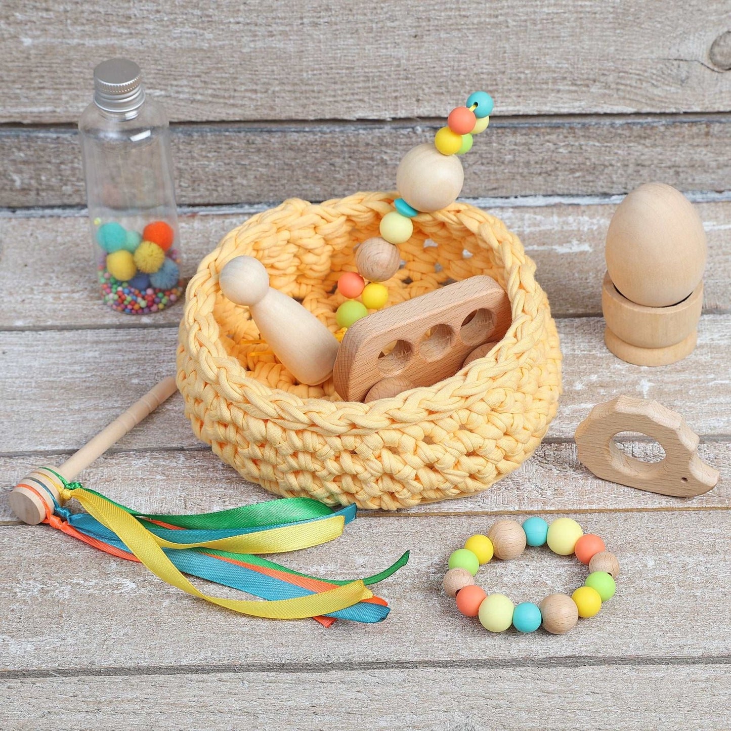 CESTO DE LOS TESOROS - CESTO SENSORIAL ·AMARILLO HUEVO· - Happy Moments Baby