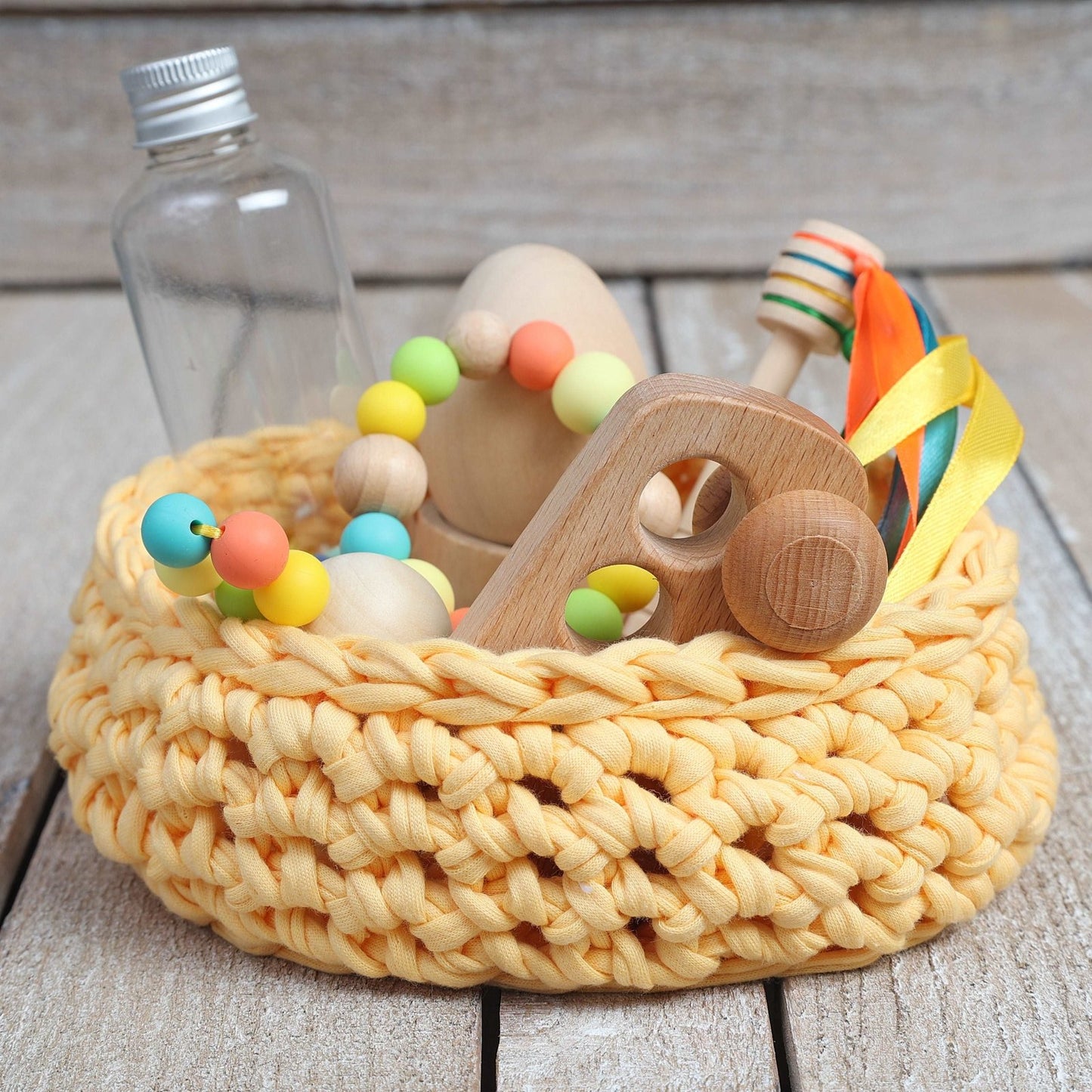 CESTO DE LOS TESOROS - CESTO SENSORIAL ·AMARILLO HUEVO· - Happy Moments Baby