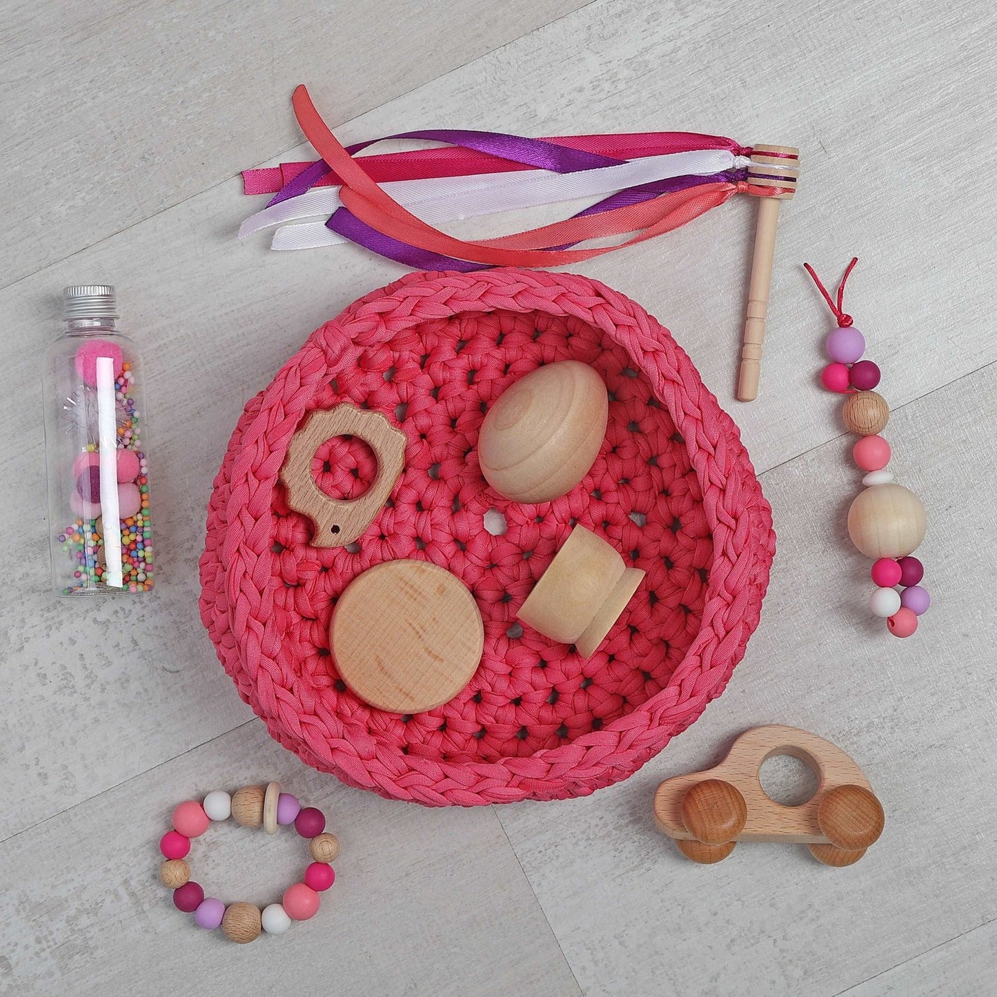 CESTO DE LOS TESOROS - CESTO SENSORIAL ·FUCSIA· - Happy Moments Baby