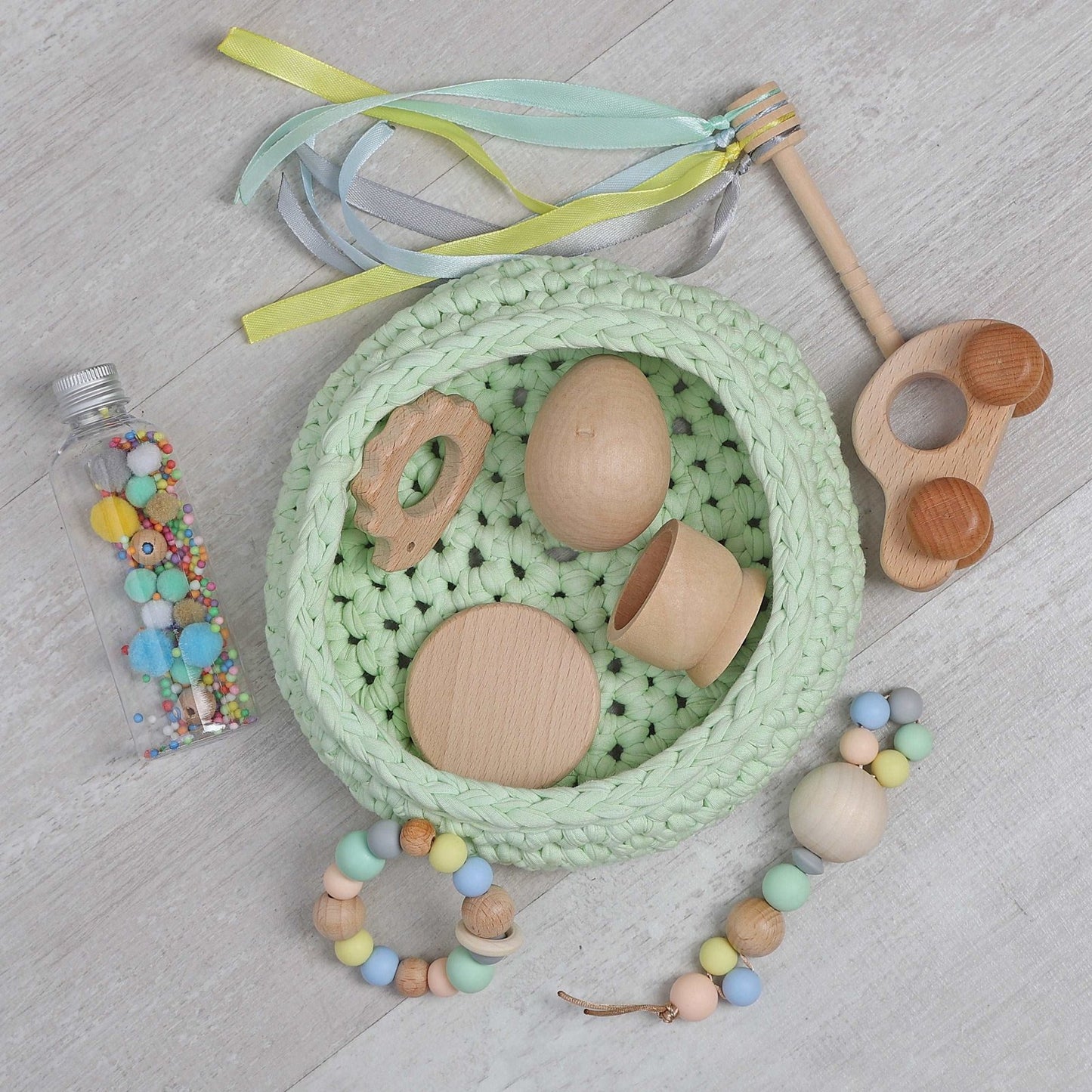 CESTO DE LOS TESOROS - CESTO SENSORIAL ·MINT· - Happy Moments Baby