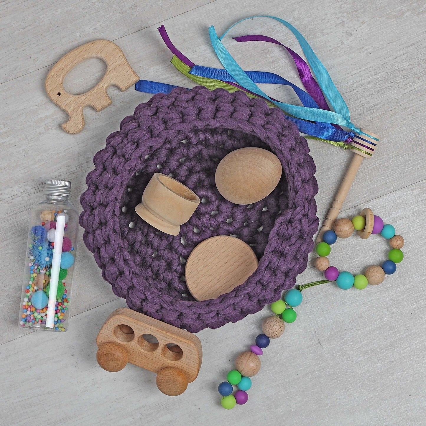 CESTO DE LOS TESOROS - CESTO SENSORIAL ·MORADO· - Happy Moments Baby