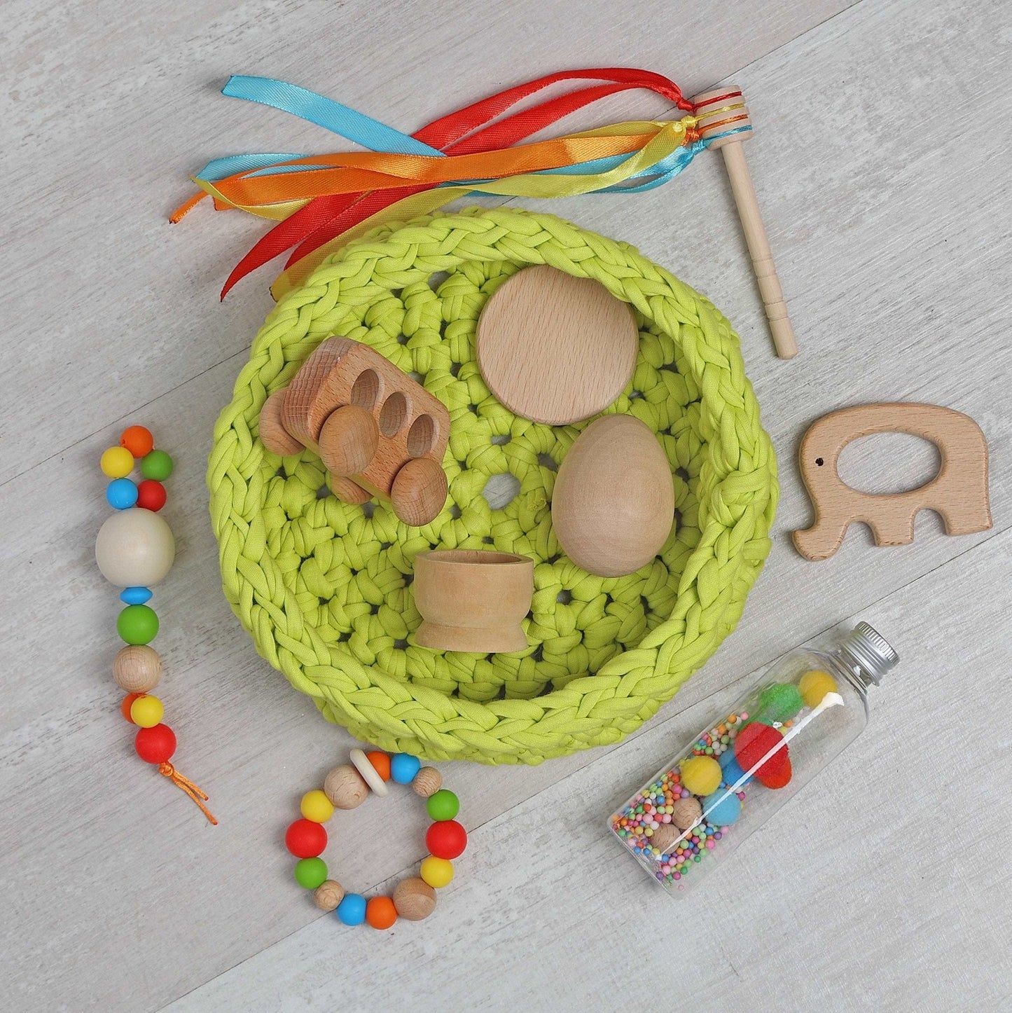 CESTO DE LOS TESOROS - CESTO SENSORIAL ·PISTACHO· - Happy Moments Baby