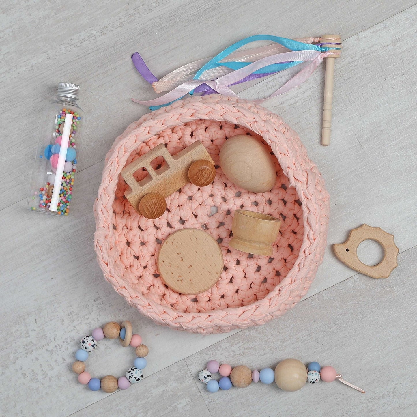 CESTO DE LOS TESOROS - CESTO SENSORIAL ·ROSA· - Happy Moments Baby