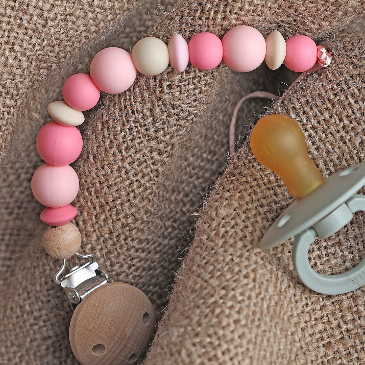 CHUPETERO BASIC ·FRESA· - Happy Moments Baby