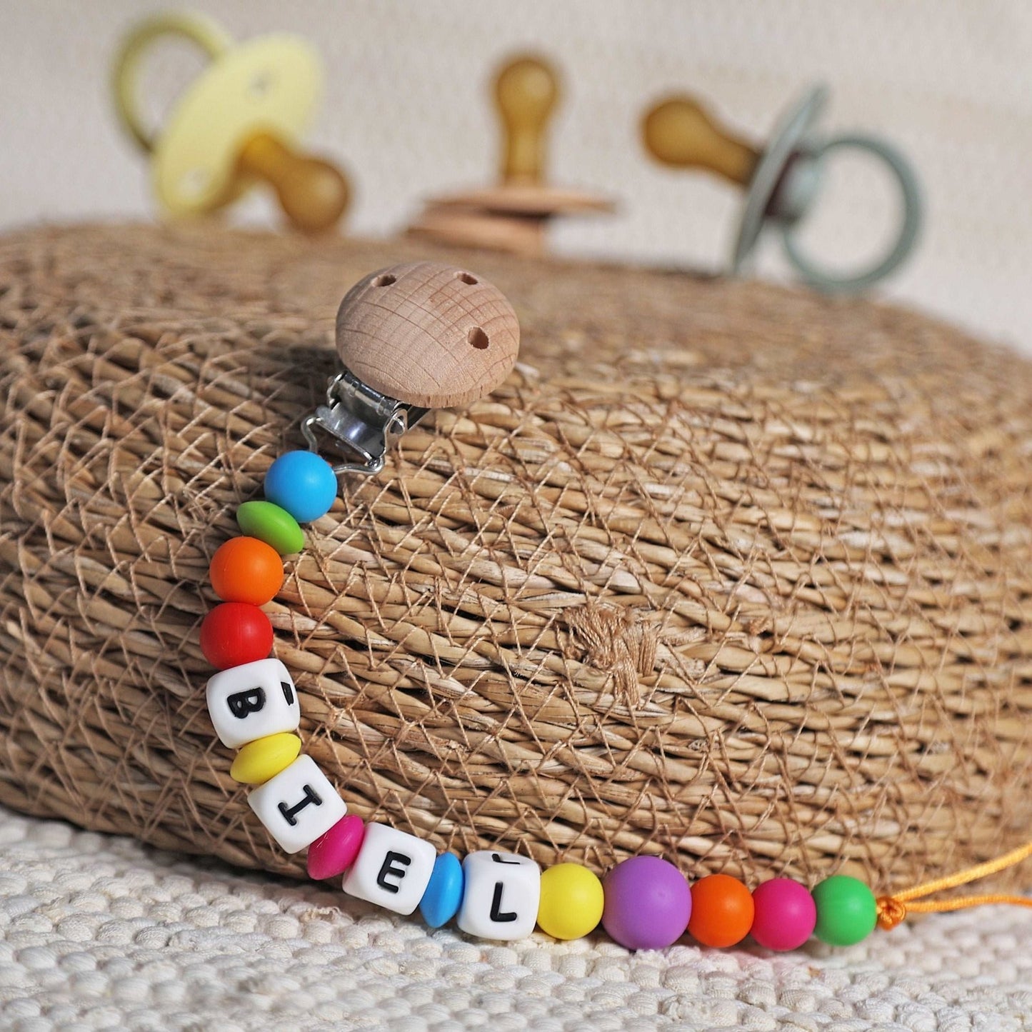 CHUPETERO PERSONALIZADO CON NOMBRE ·AHIMSA· - Happy Moments Baby