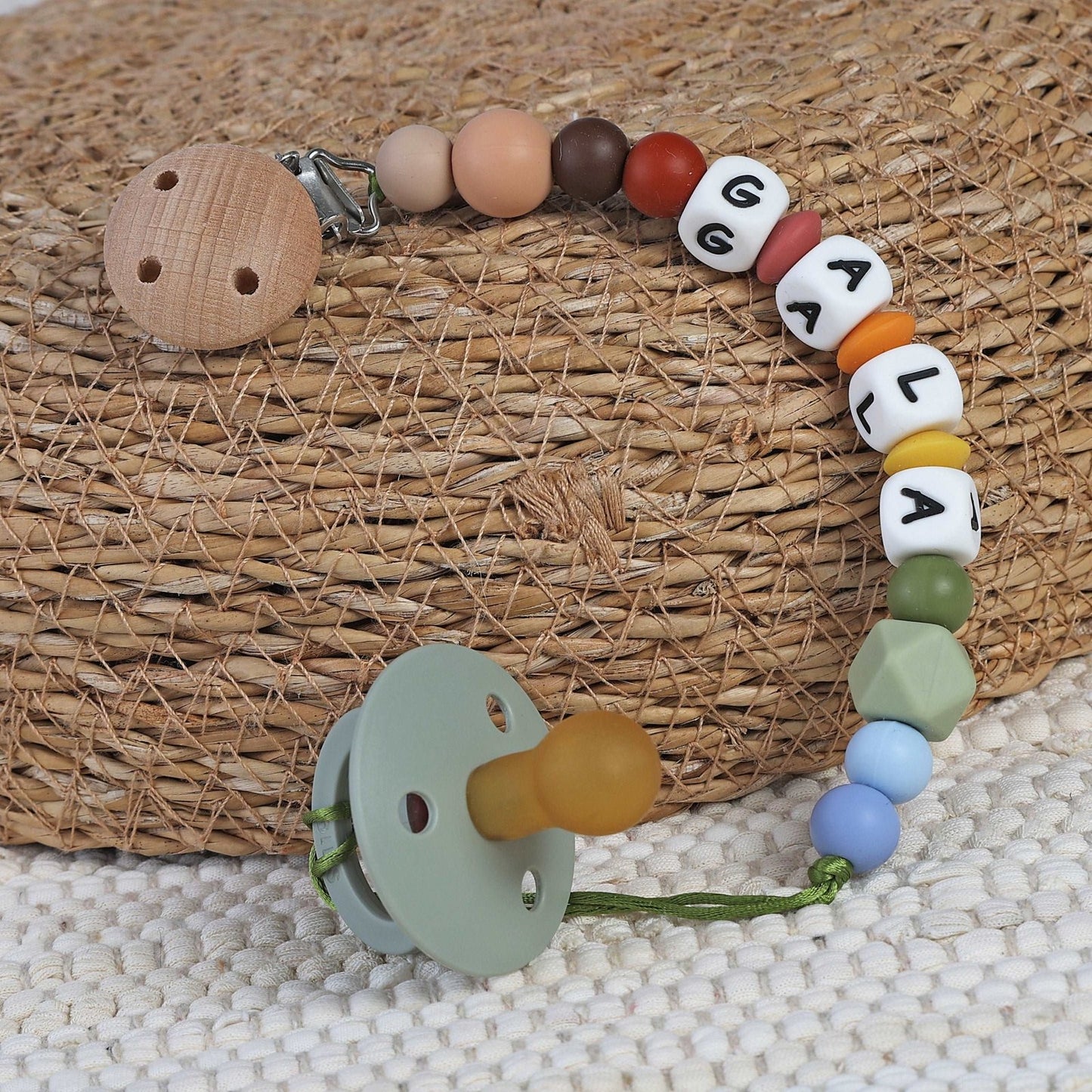 CHUPETERO PERSONALIZADO CON NOMBRE ·BINDI· - Happy Moments Baby