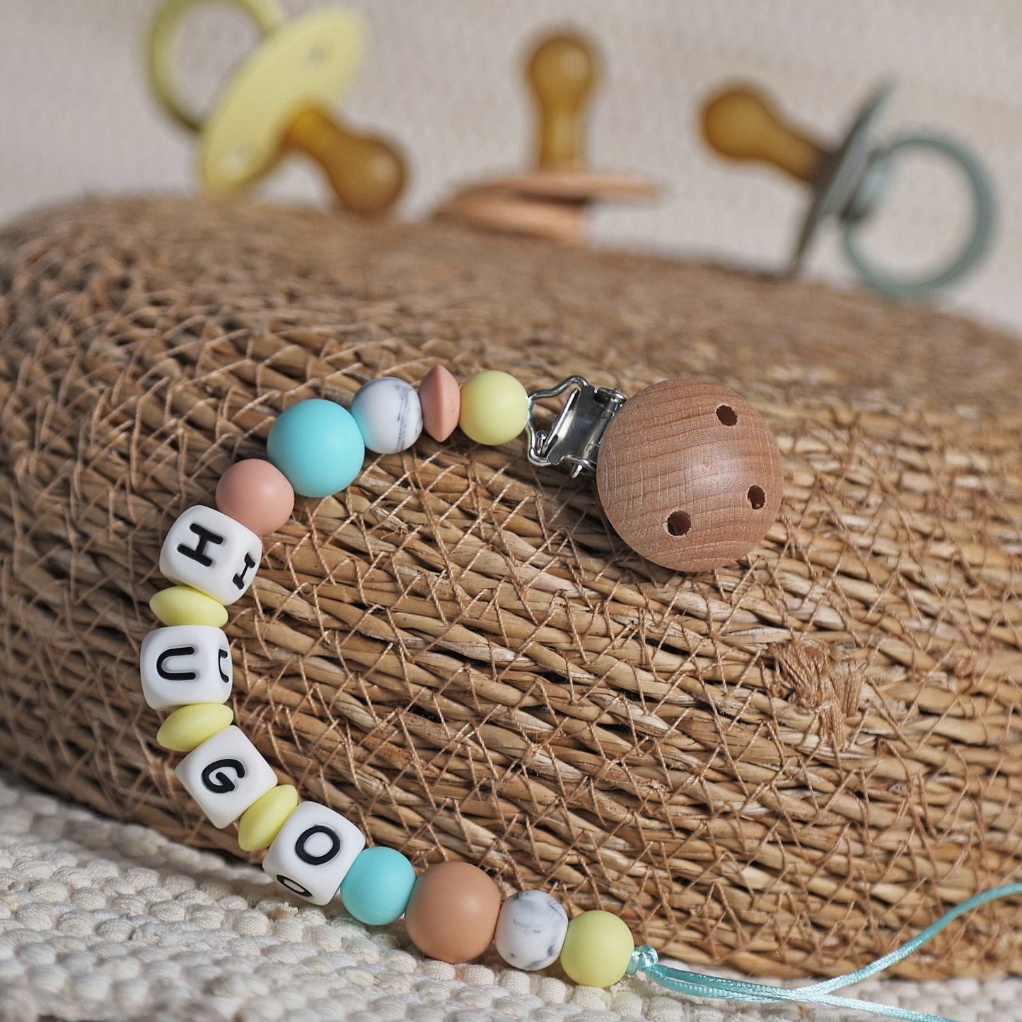 CHUPETERO PERSONALIZADO CON NOMBRE ·KARMA· - Happy Moments Baby