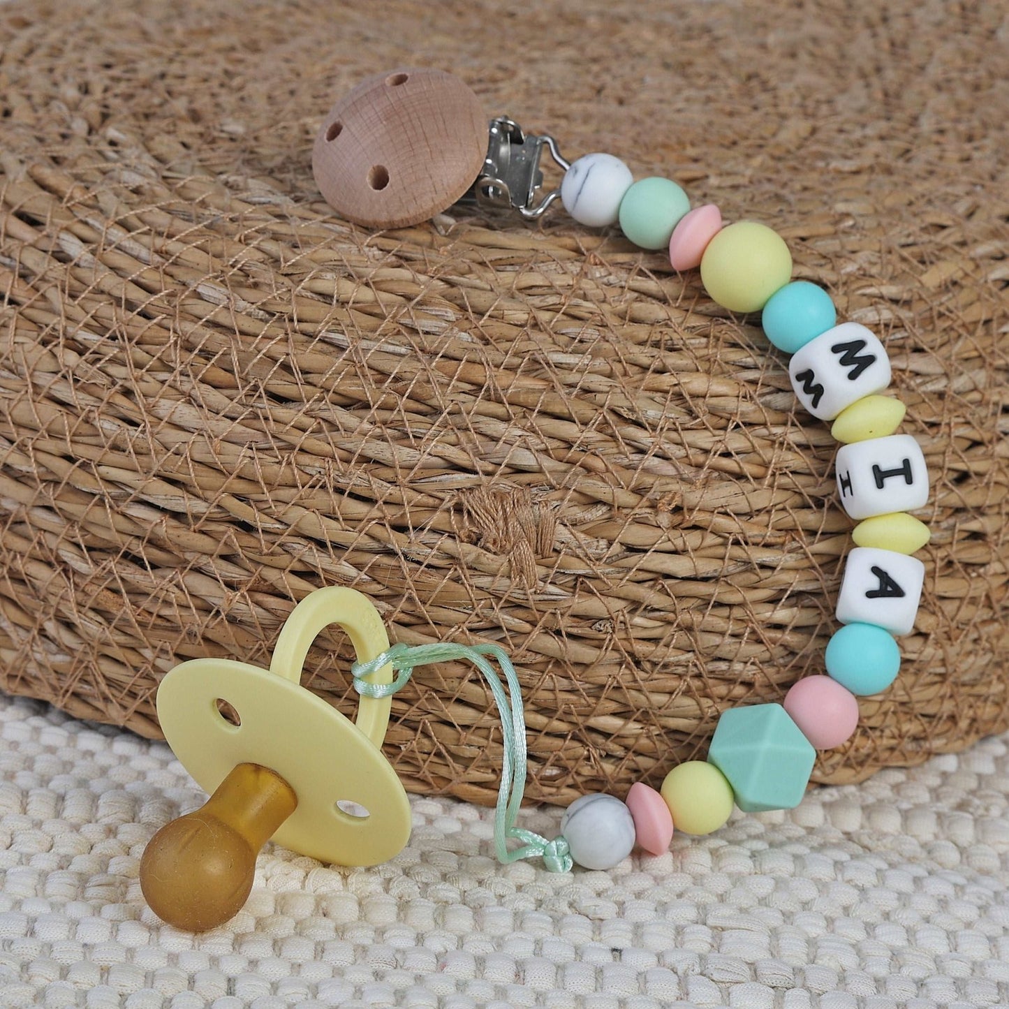 CHUPETERO PERSONALIZADO CON NOMBRE ·MELA· - Happy Moments Baby