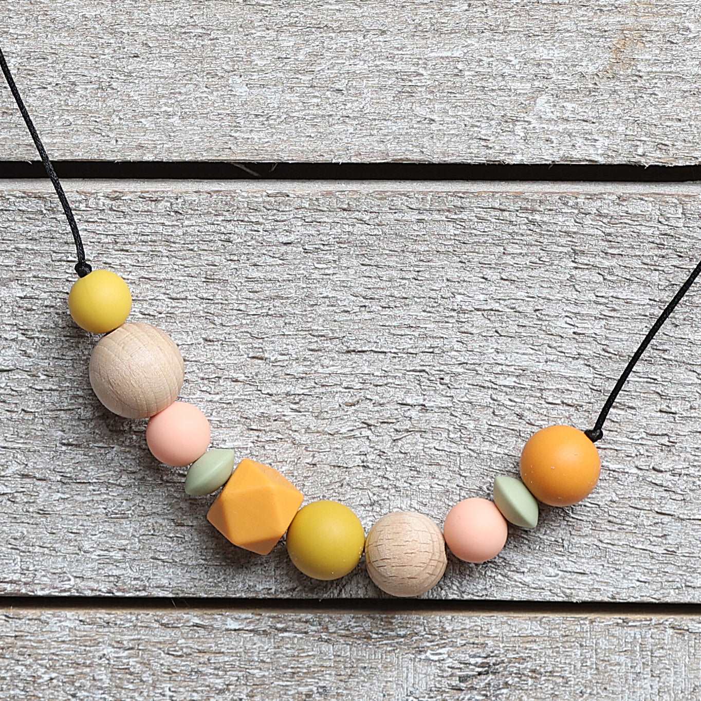 COLLAR DE LACTANCIA ·ABRIL· - Happy Moments Baby