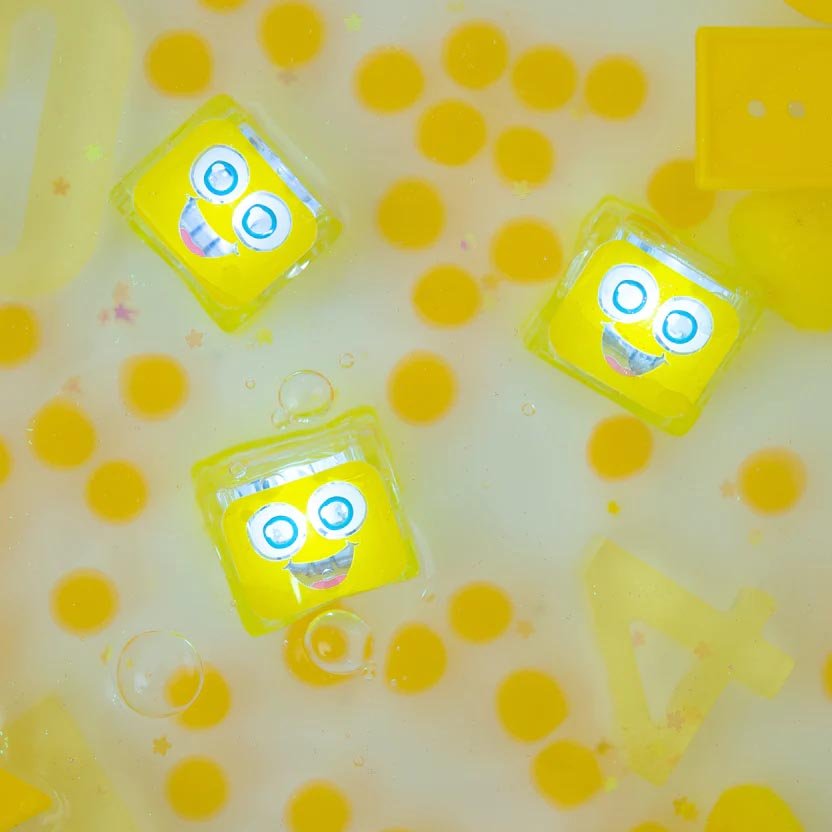 CUBOS DE LUZ PARA EL BAÑO GLOPALS ·4 CUBOS ALEX AMARILLO· - Happy Moments Baby
