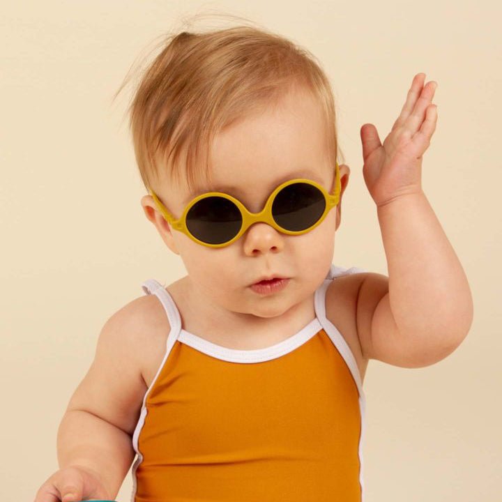 GAFAS FLEXIBLES DE PROTECCIÓN SOLAR (0-12 MESES) ·DIABOLA MOSTAZA· - Happy Moments Baby