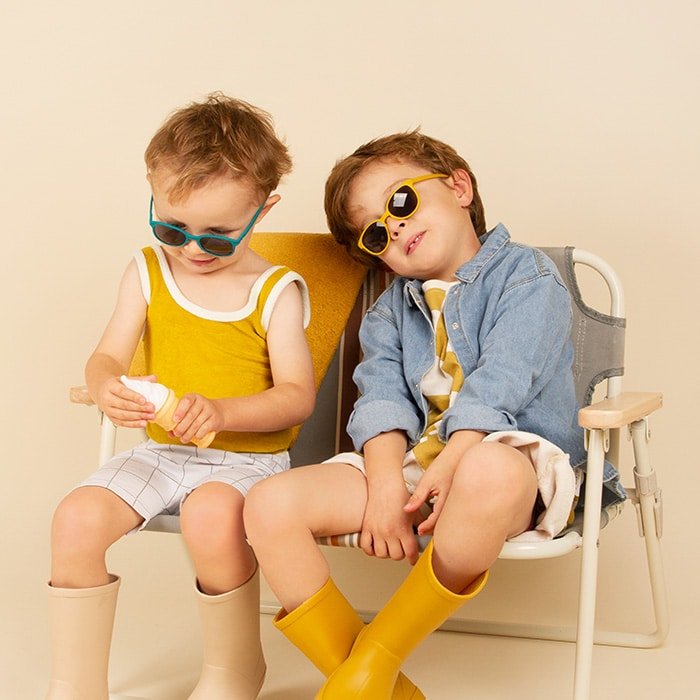 GAFAS FLEXIBLES DE PROTECCIÓN SOLAR (1-2 AÑOS) ·WAZZ MOSTAZA· - Happy Moments Baby