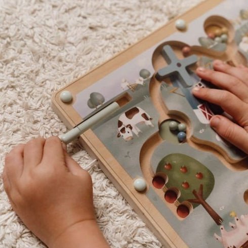 JUEGO LABERINTO MAGNÉTICO LITTLE DUTCH ·LITTLE FARM· - Happy Moments Baby