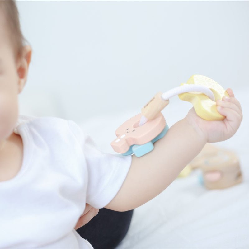 JUGUETE DE MADERA PLAN TOYS ·SONAJERO LLAVES PASTEL· - Happy Moments Baby