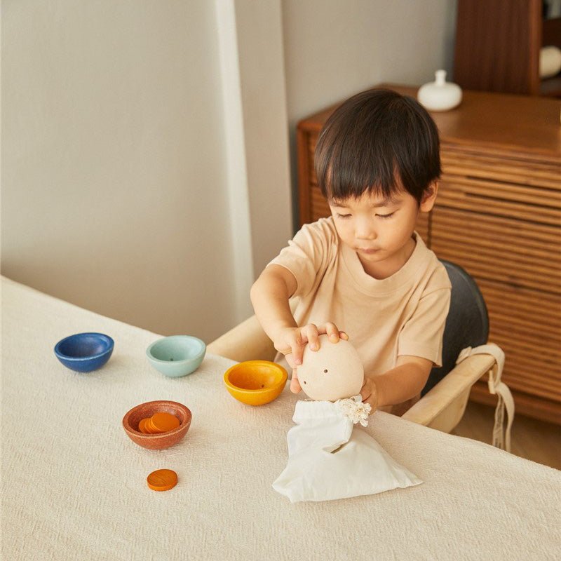 JUGUETE DE MADERA PLAN TOYS ·TAZAS ORDENA Y CUENTA ORCHARD· - Happy Moments Baby