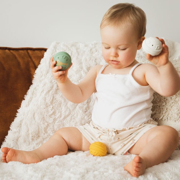JUGUETE SENSORIAL MUSICAL ·3 BOLITAS SOPHIE LA GIRAFE· - Happy Moments Baby