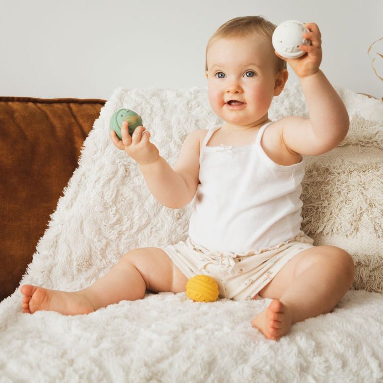 JUGUETE SENSORIAL MUSICAL ·3 BOLITAS SOPHIE LA GIRAFE· - Happy Moments Baby