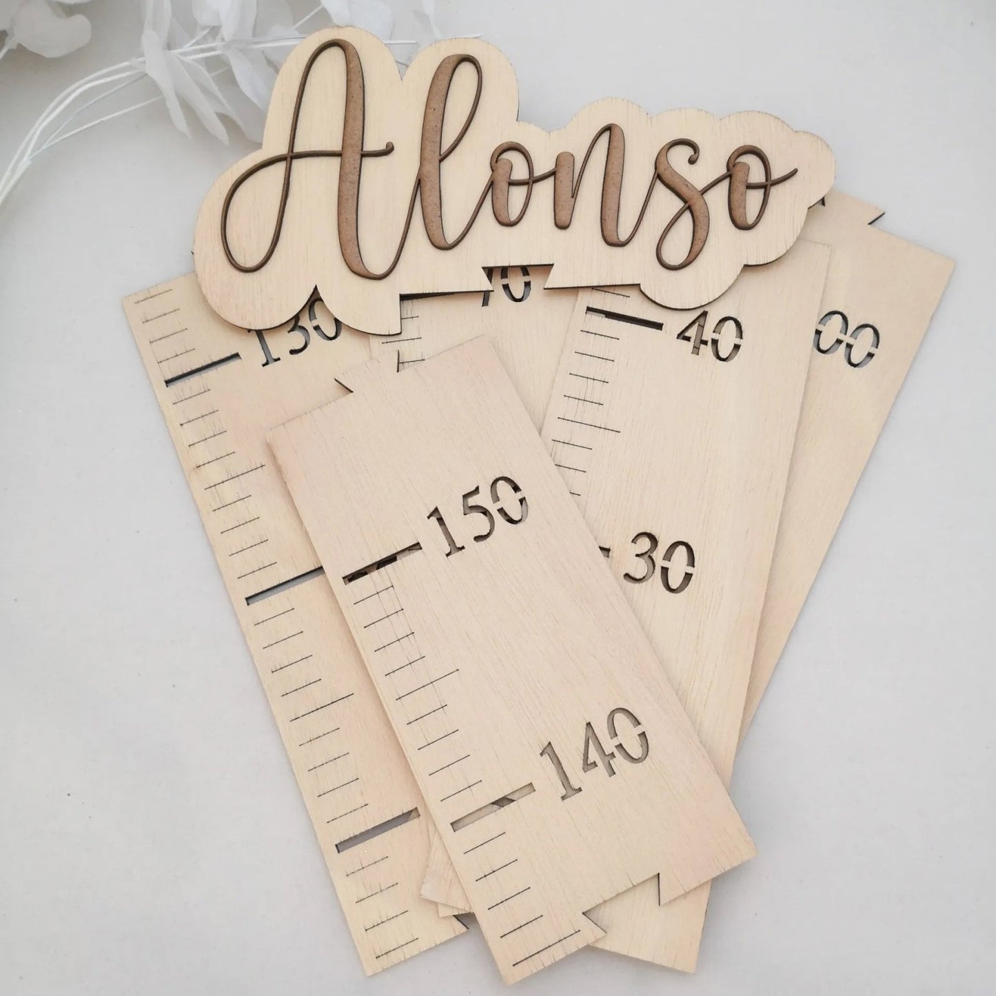 MEDIDOR INFANTIL PERSONALIZADO ·DREAMS MARRÓN· - Happy Moments Baby