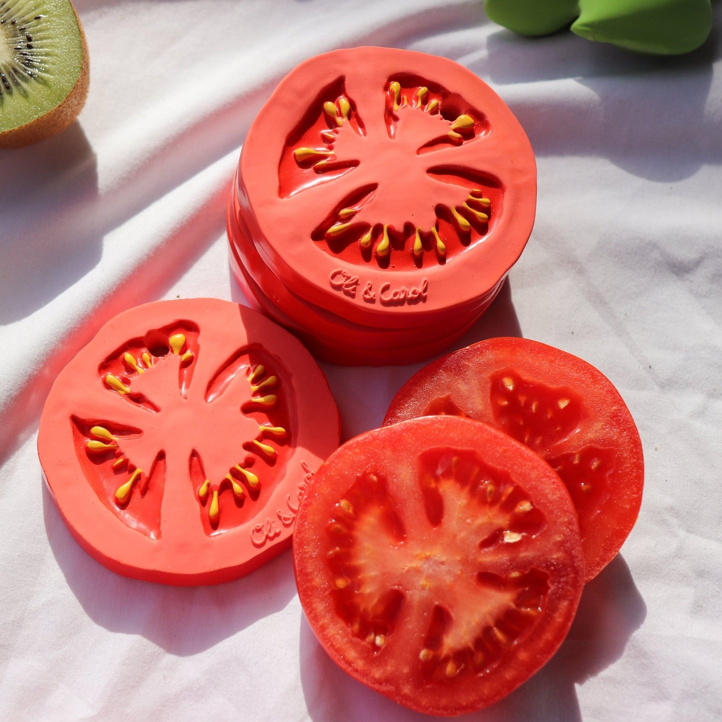 MORDEDOR 100% CAUCHO NATURAL OLI&CAROL ·TOMATE· - Happy Moments Baby