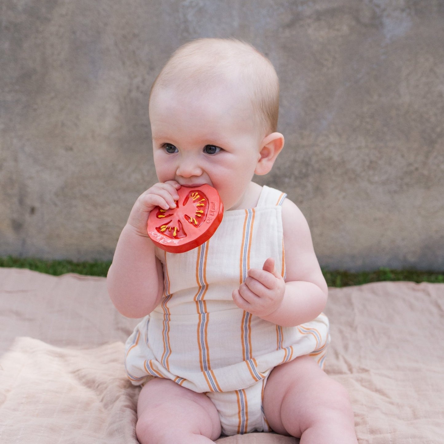 MORDEDOR 100% CAUCHO NATURAL OLI&CAROL ·TOMATE· - Happy Moments Baby