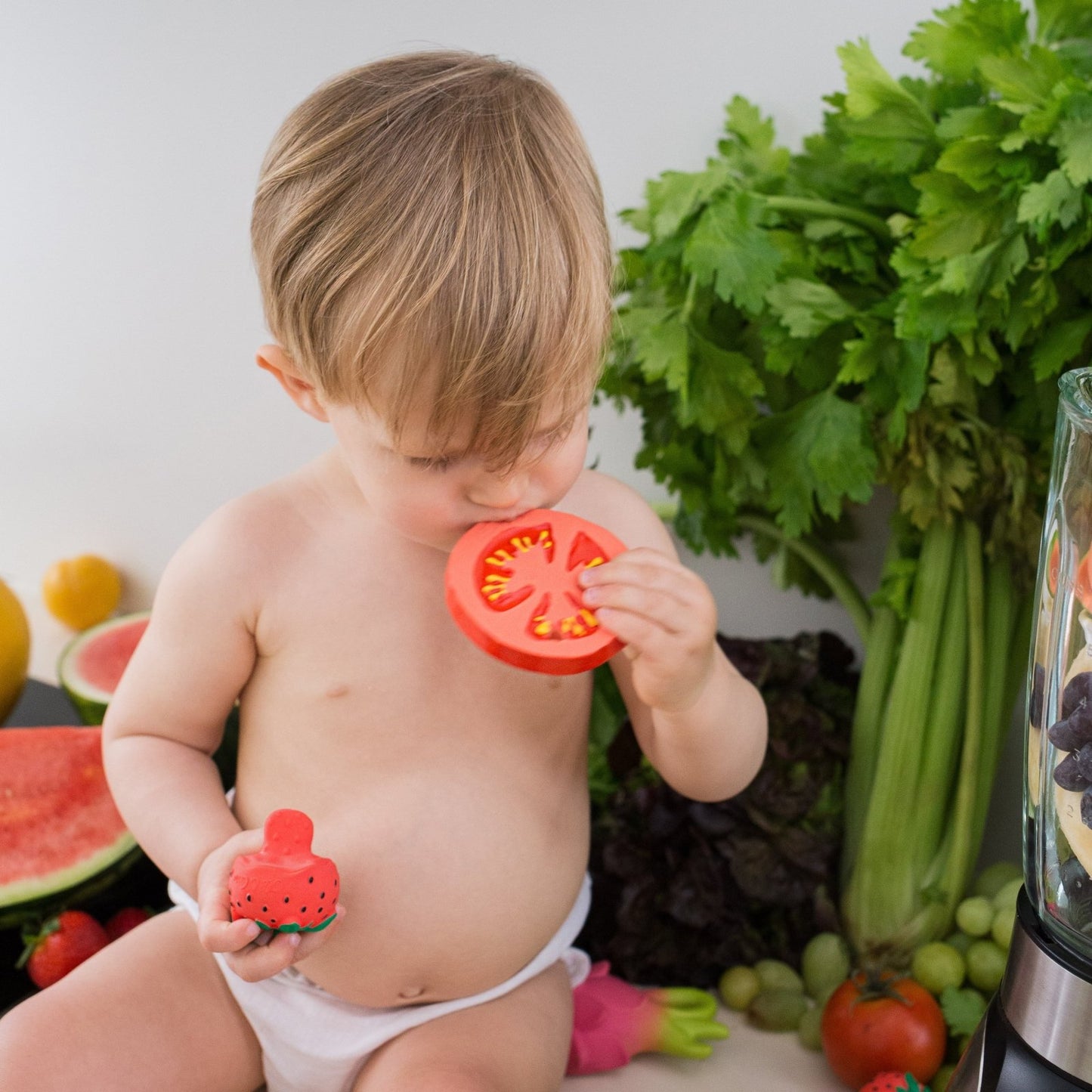 MORDEDOR 100% CAUCHO NATURAL OLI&CAROL ·TOMATE· - Happy Moments Baby