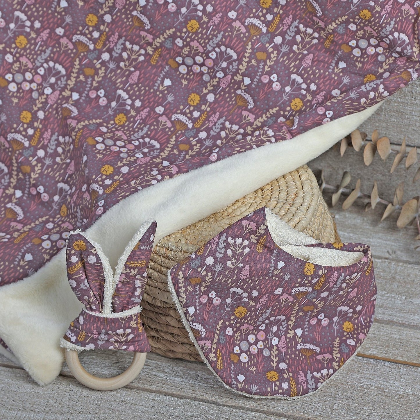 MORDEDOR DE OREJAS DE TELA ·LILAS· - Happy Moments Baby