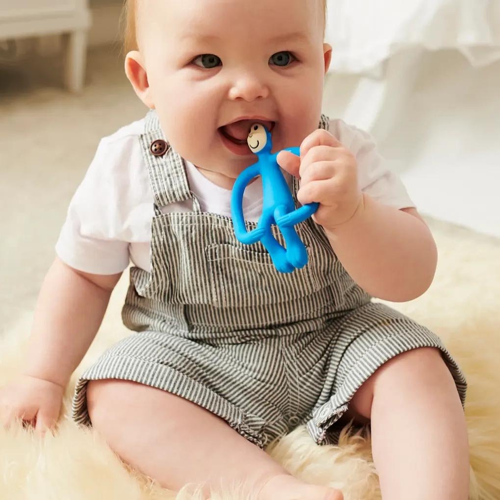 MORDEDOR MONO MATCHSTICK MONKEY ·AZUL CLARO· - Happy Moments Baby